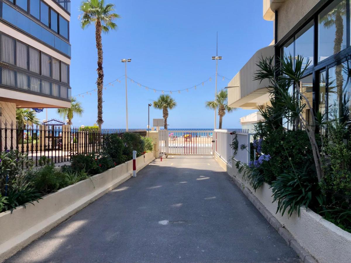 Apartamento Torre Levante, Primera Linea De Playa Benidorm Kültér fotó